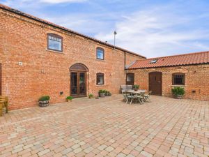 Front courytyard- click for photo gallery